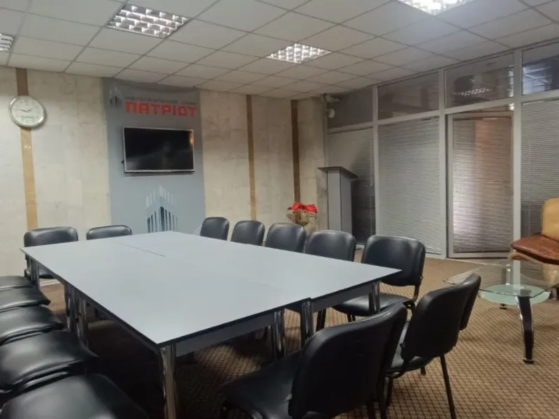 Офісні та адміністративні приміщення