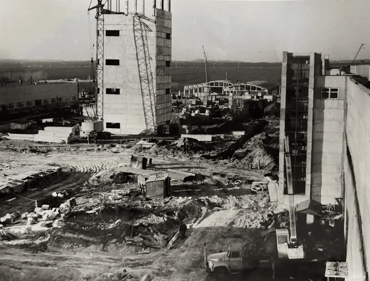 Erection of auxiliary workshops and preparation of the enterprise territory