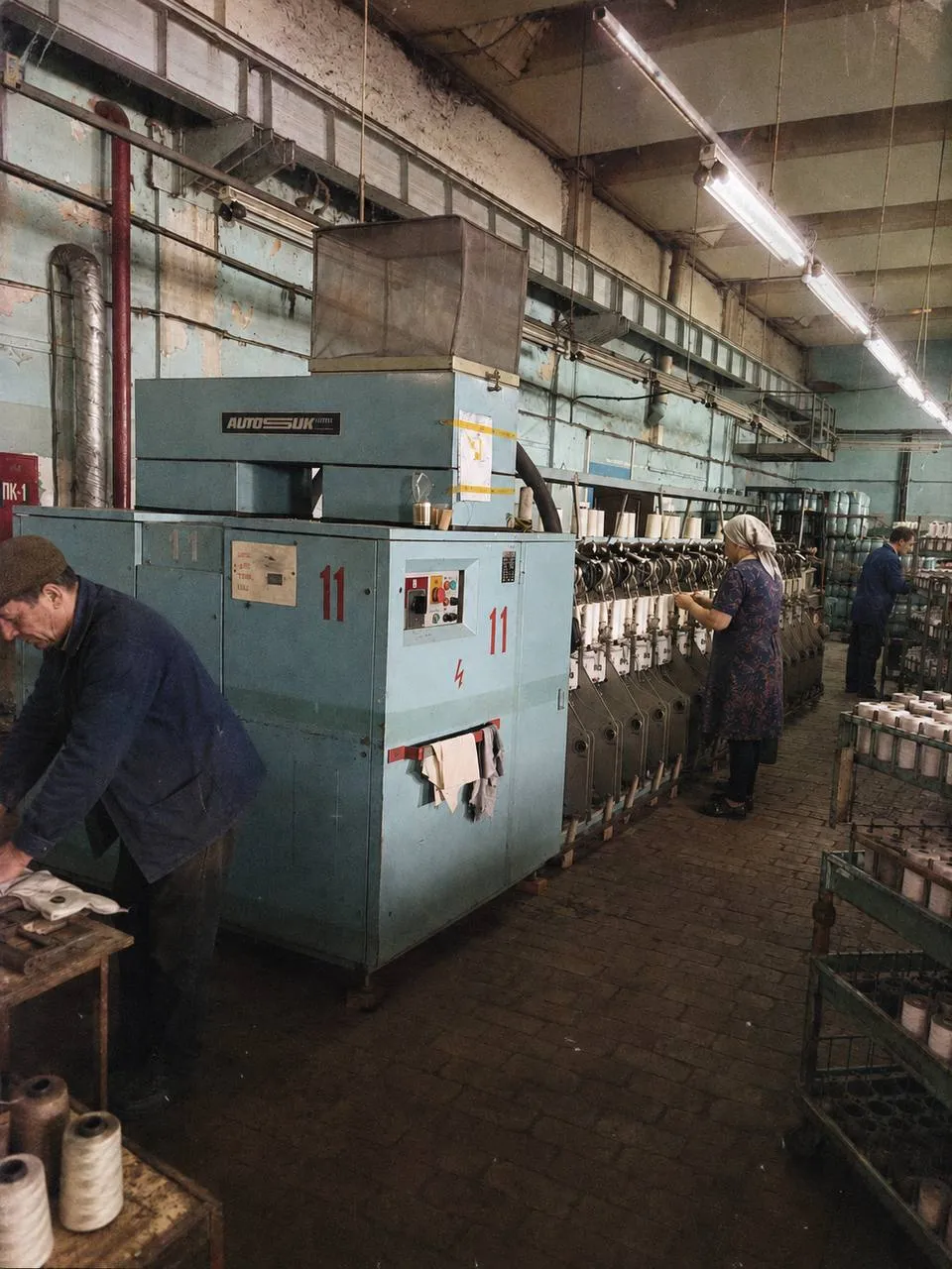 The process of twisting and preparing wool yarn for weaving